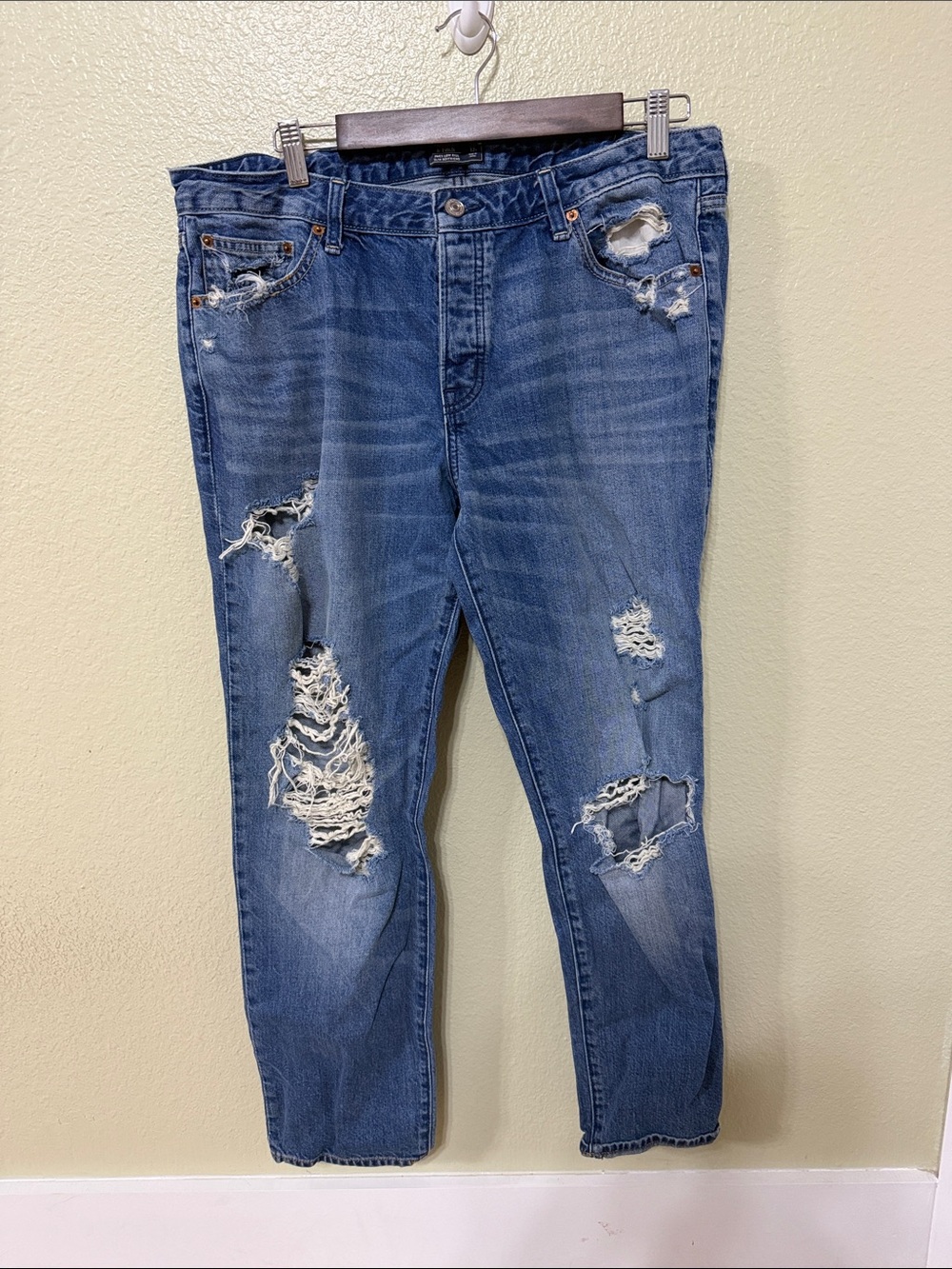 Abercrombie & Fitch Ames Low Rise Slim Boyfriend Jeans